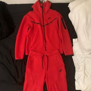 Nike Tech Fleece set (NEVER WORN!!!)